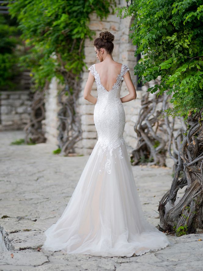 Wedding dress Beverley | Limerence Hadassa | Embroidered bodice, open back